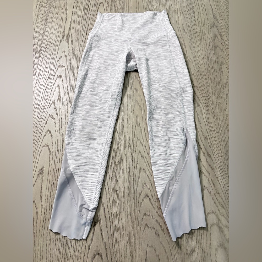 Lululemon Scalloped Hem High Rise Leggings Size 4 In Grey & White.